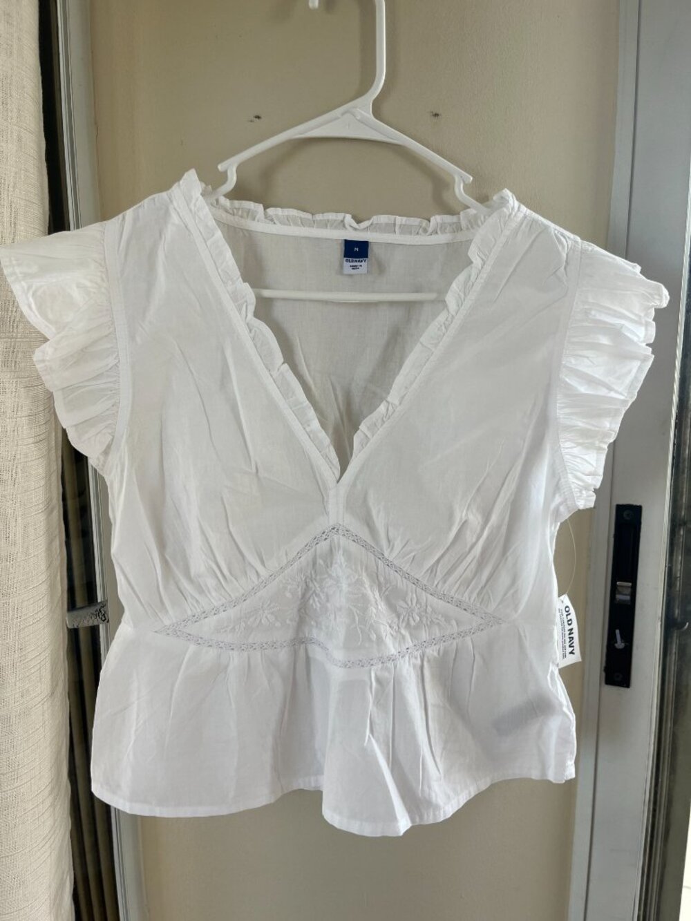 White blouse - Picture 2 of 4